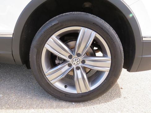 Used 2021 Volkswagen Tiguan SEL image 12