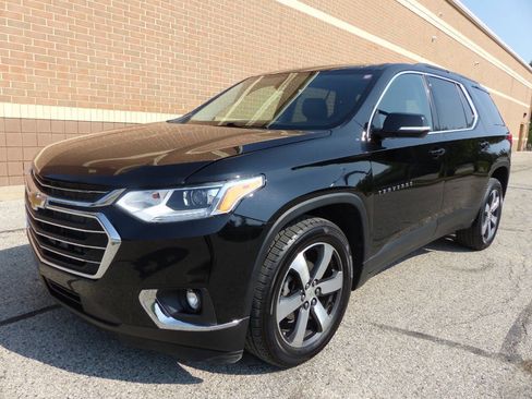 Used 2020 Chevrolet Traverse LT w/ LT Premium Package FWD image 5
