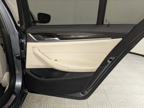 Used 2017 BMW 540i w/ Premium Package image 21