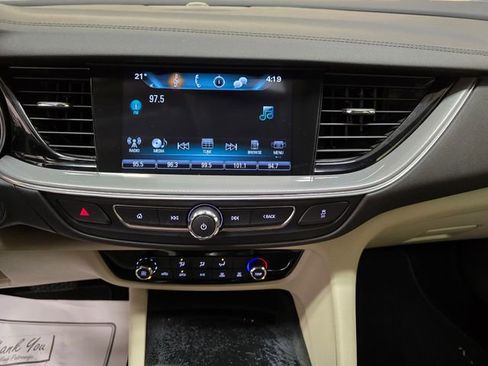 Used 2018 Buick Regal Preferred w/ Sights and Sounds Package image 17