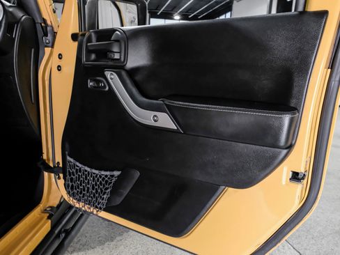 Used 2014 Jeep Wrangler Unlimited Rubicon image 46