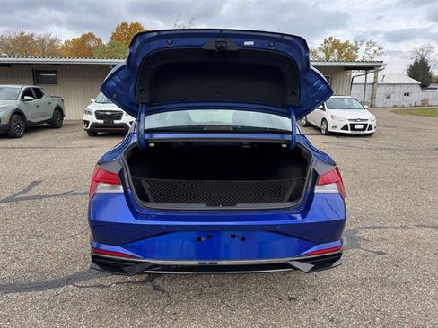Used 2021 Hyundai Elantra Limited image 10