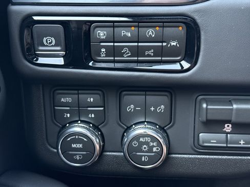 New 2026 GMC Yukon AT4 Ultimate w/ LPO, Floor Liner Package AWD/4WD image 28