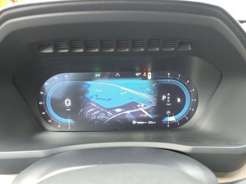 Certified 2025 Volvo XC90 B5 Plus image 34