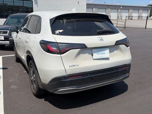 Used 2023 Honda HR-V EX-L image 3