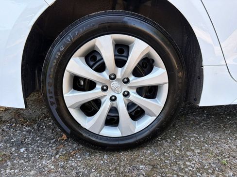 Used 2025 Toyota Corolla LE FWD image 28