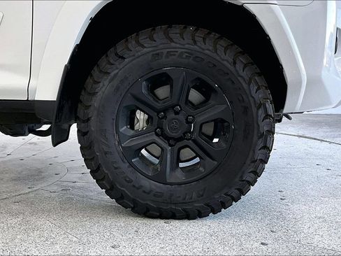 Used 2023 Toyota 4Runner SR5 Premium w/ Moonroof Package AWD/4WD image 10