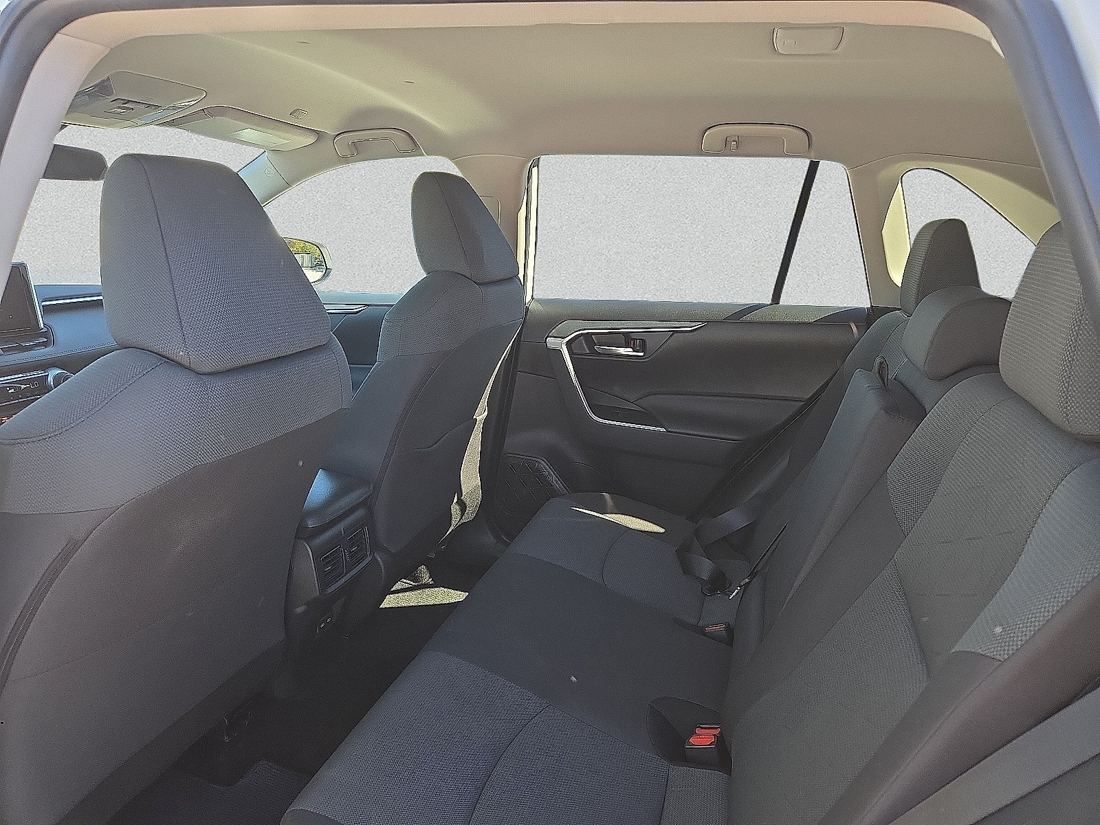 Used 2025 Toyota RAV4 XLE FWD image 10