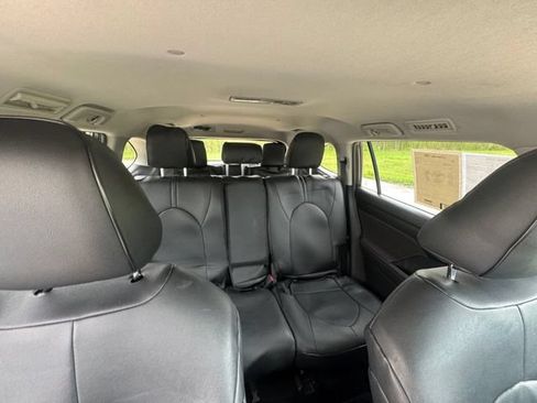 Used 2021 Toyota Highlander L FWD image 32