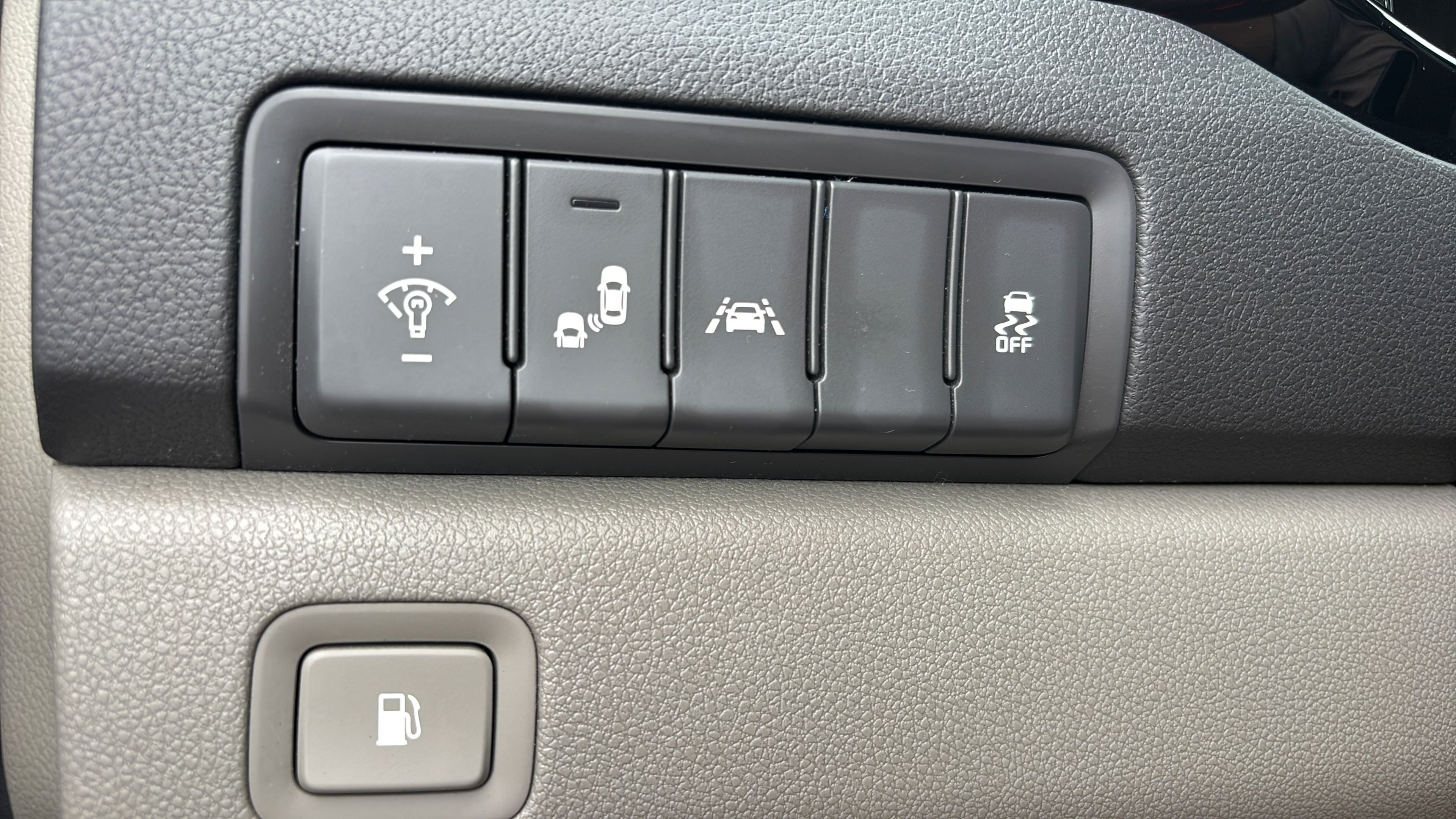 Used 2018 Kia Sedona EX FWD image 22