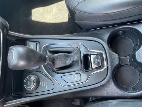 Used 2020 Jeep Cherokee Limited AWD/4WD image 16