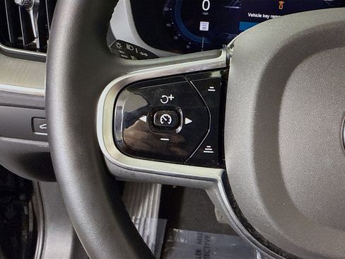 Used 2025 Volvo XC60 B5 Plus image 14