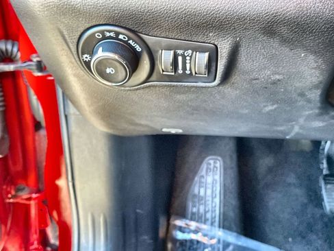 Used 2023 Jeep Compass Limited image 9