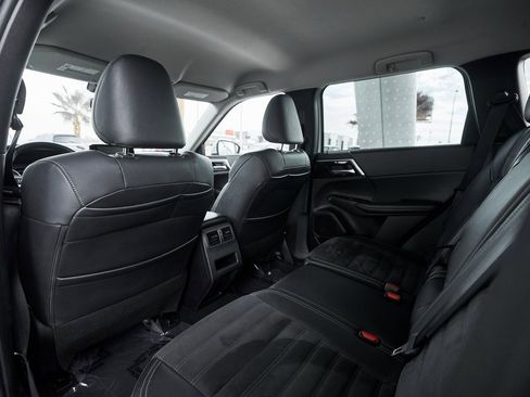 Used 2023 Mitsubishi Outlander SE image 22