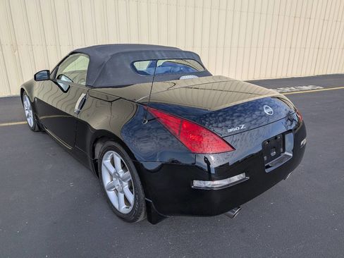Used 2004 Nissan 350Z Enthusiast image 2