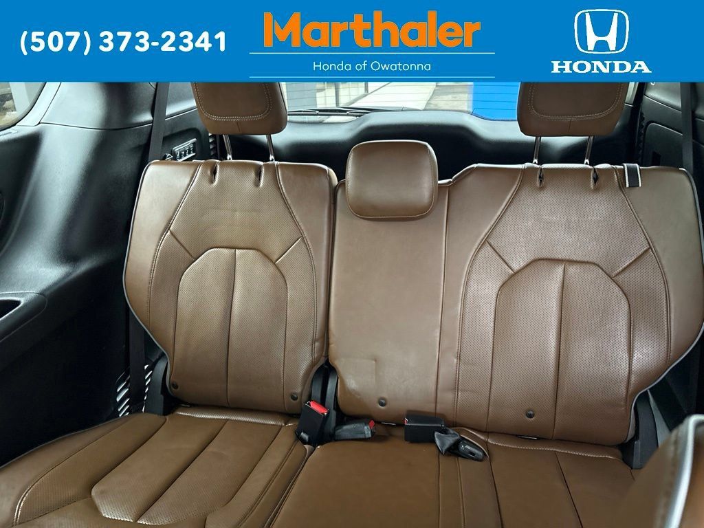 Used 2020 Chrysler Pacifica Limited w/ Tire & Wheel Group FWD image 15
