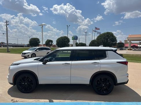 Used 2023 Mitsubishi Outlander SE image 5