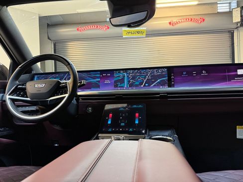 New 2026 Cadillac Escalade ESV Sport w/ LPO, ONYX Package image 15