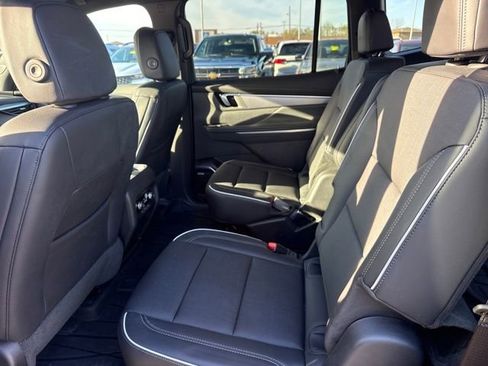 Used 2025 Buick Enclave Preferred image 15