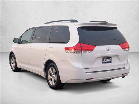 Used 2011 Toyota Sienna LE image 8