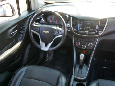 Used 2018 Chevrolet Trax LT w/ LT Convenience Package image 9
