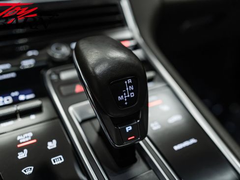 Used 2018 Porsche Panamera 4 image 45