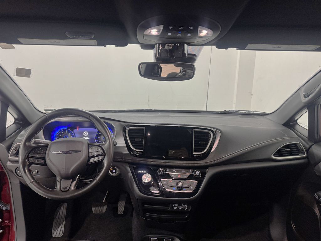 Used 2021 Chrysler Pacifica Touring w/ S Appearance Package FWD image 2