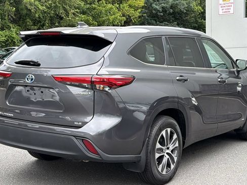 Used 2023 Toyota Highlander XLE AWD/4WD image 4