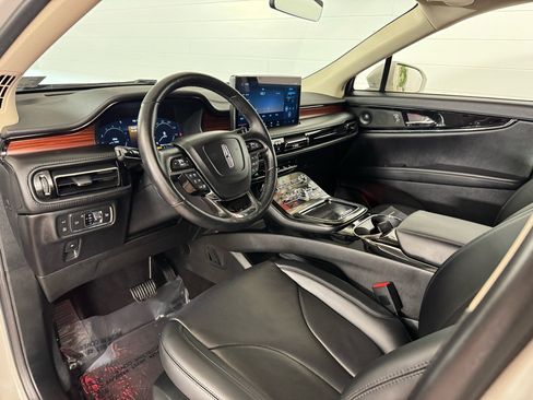 Used 2022 Lincoln Nautilus Reserve w/ Equipment Group 201A image 11