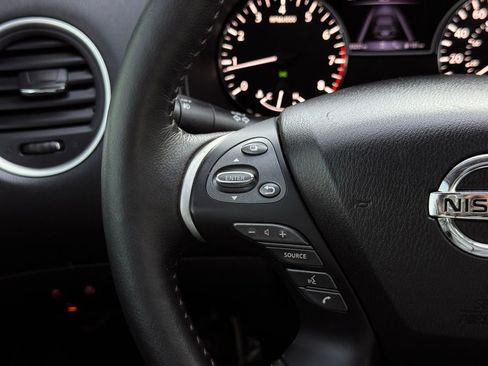 Used 2020 Nissan Pathfinder SL image 38