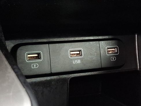 Used 2023 Kia Sorento LX image 22