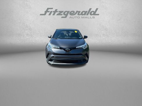 Used 2018 Toyota C-HR XLE FWD image 2