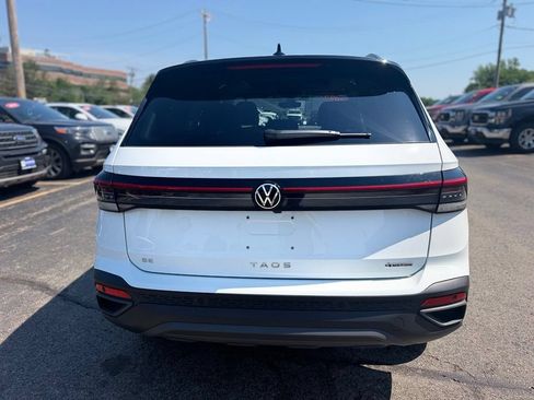 Used 2025 Volkswagen Taos SE AWD/4WD image 7