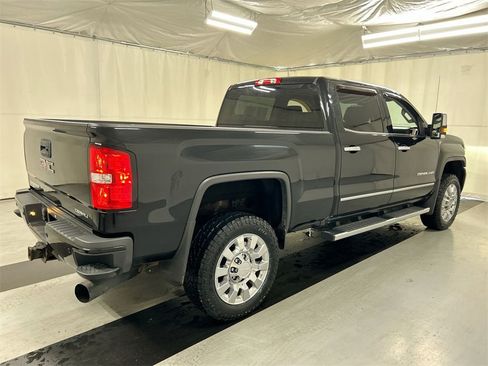 Used 2019 GMC Sierra 2500 Denali w/ Duramax Plus Package image 2