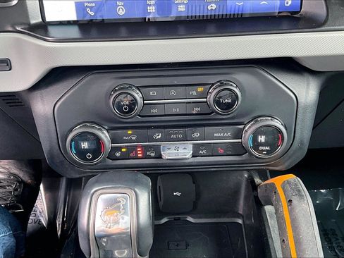 Used 2021 Ford Bronco Badlands image 32