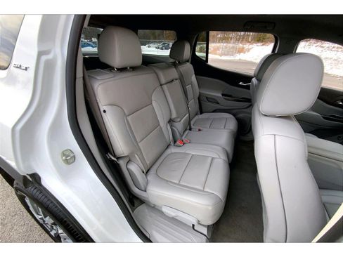 Used 2023 GMC Acadia SLT image 23