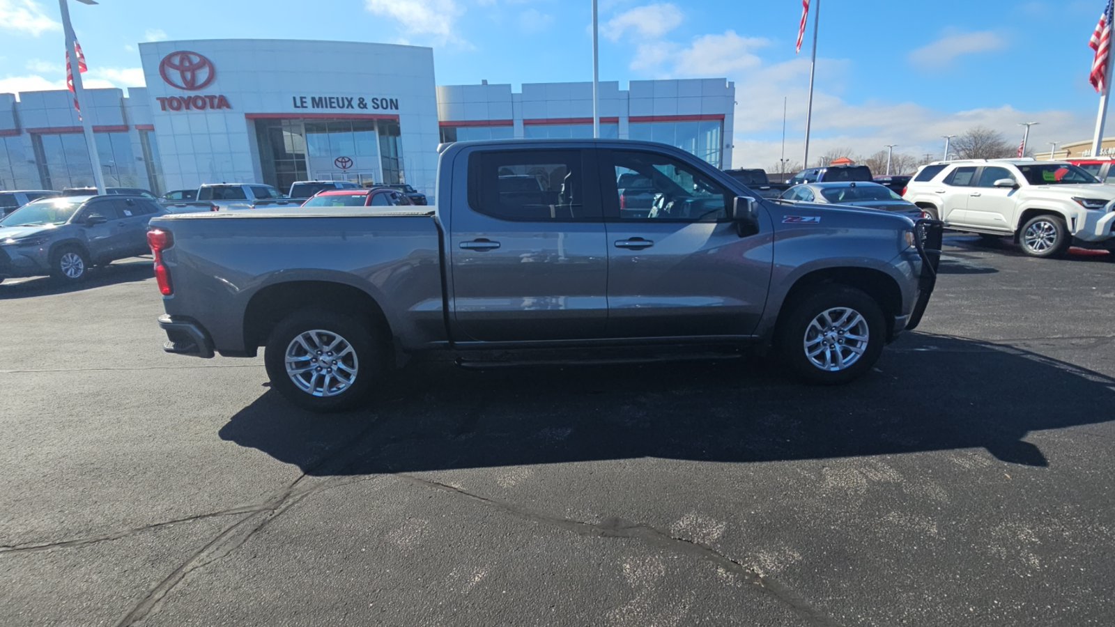 Used 2021 Chevrolet Silverado 1500 RST AWD/4WD image 2