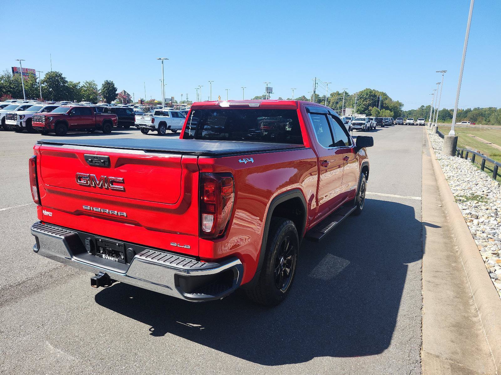 Used 2023 GMC Sierra 1500 SLE AWD/4WD image 3