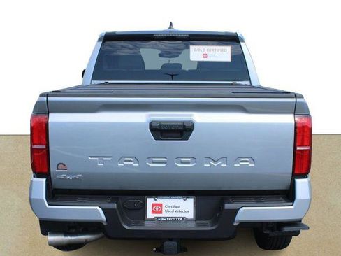 Certified 2025 Toyota Tacoma SR5 AWD/4WD image 5