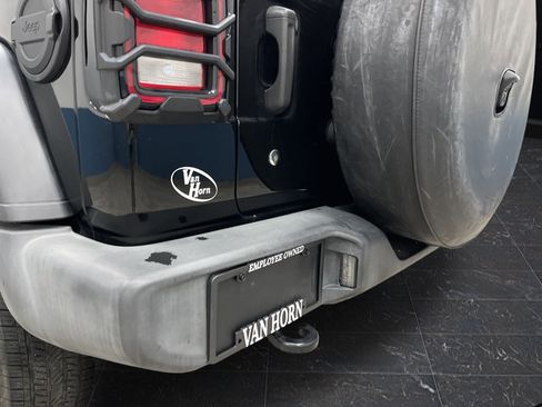 Used 2021 Jeep Wrangler Sport AWD/4WD image 30