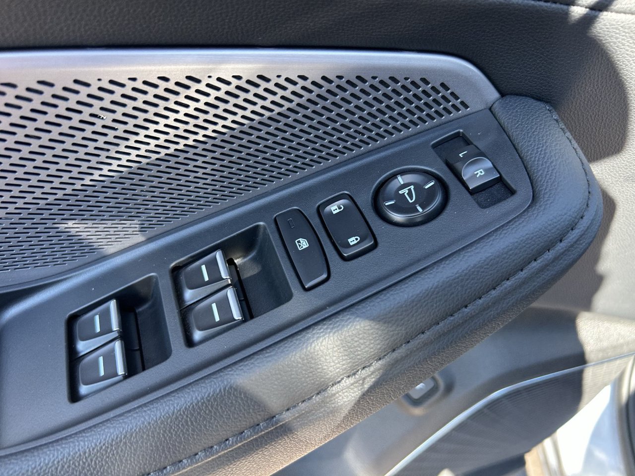 Certified 2026 Acura MDX FWD image 32