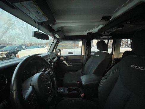 Used 2017 Jeep Wrangler Unlimited Sahara image 6