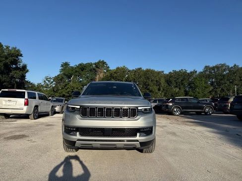 Used 2024 Jeep Wagoneer L Series II w/ Flexible Seating Group RWD image 2