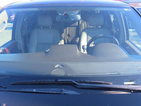 Used 2014 Chrysler Town & Country Touring FWD image 31