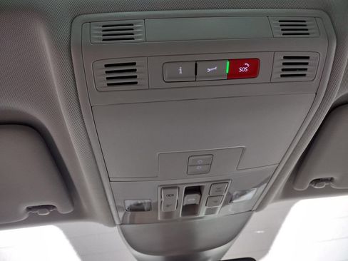 New 2025 Volkswagen Taos SE image 28