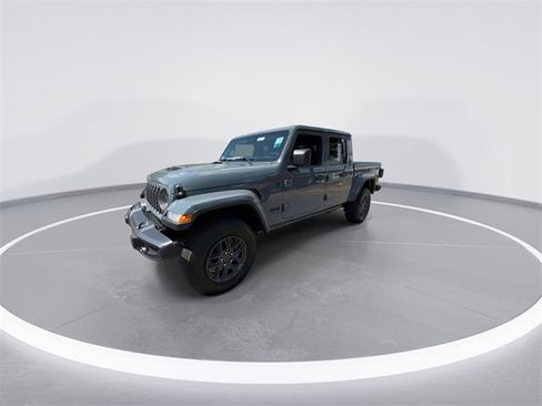 New 2025 Jeep Gladiator Sport image 4