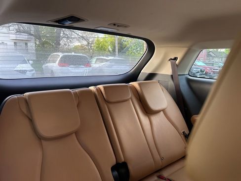 Used 2024 Kia Carnival LX image 11