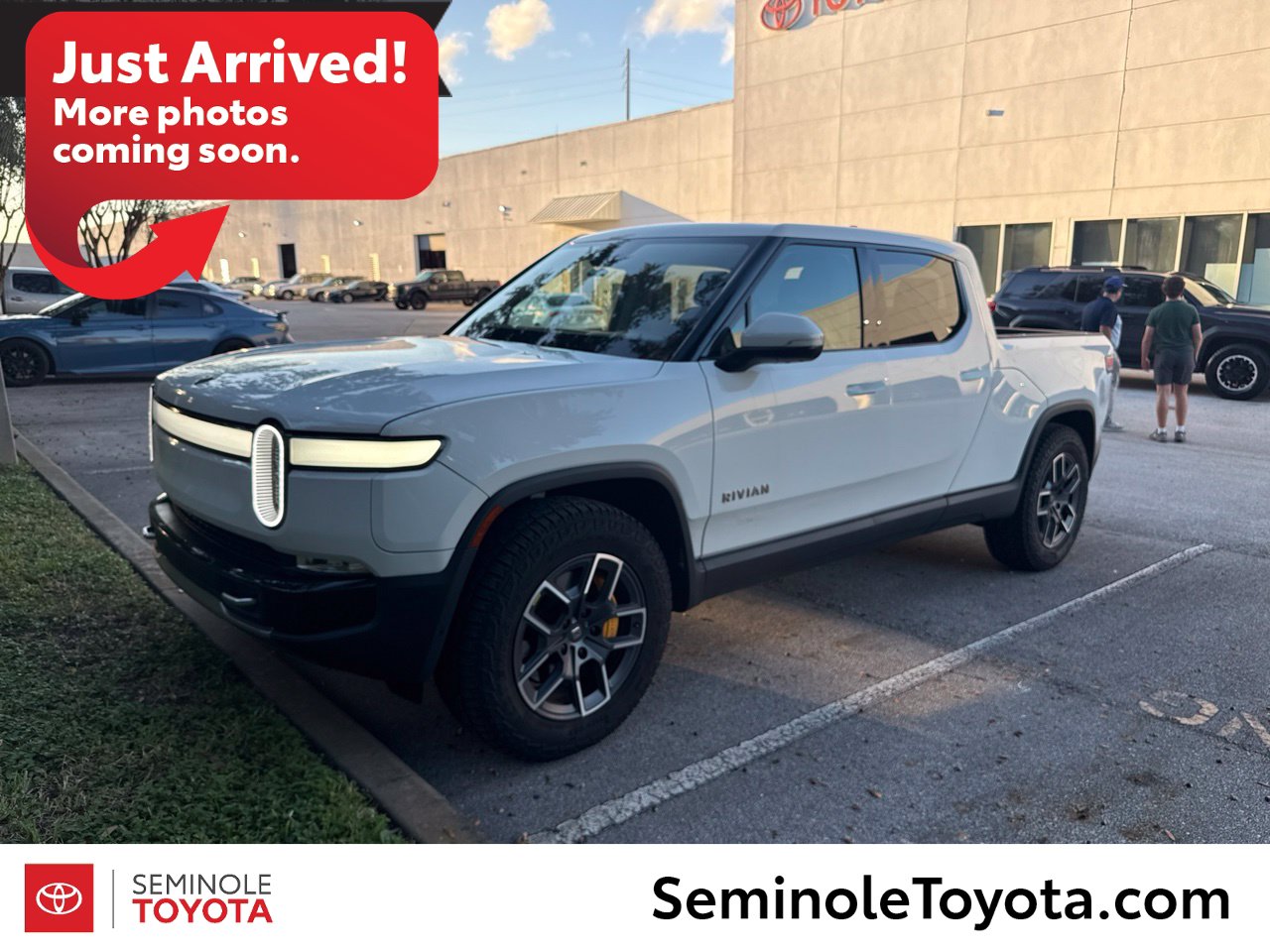 Used 2022 Rivian R1T Adventure AWD/4WD image 1