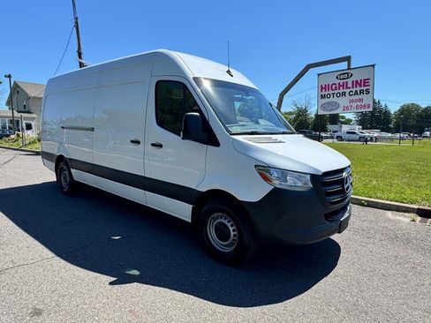 Used 2021 Mercedes-Benz Sprinter 2500 image 3