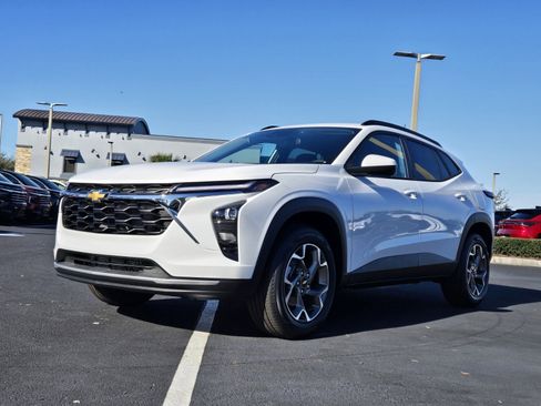 New 2026 Chevrolet Trax LT w/ Driver Confidence Package image 2